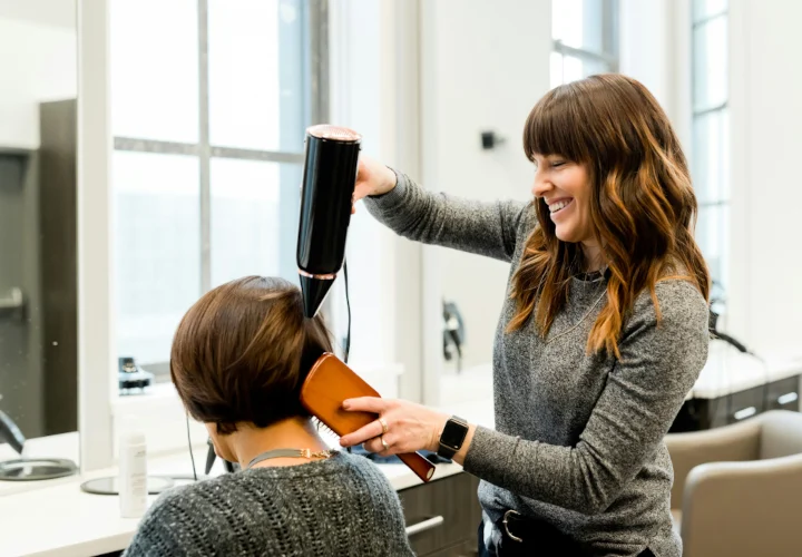 Kopfarbeit als Friseurname